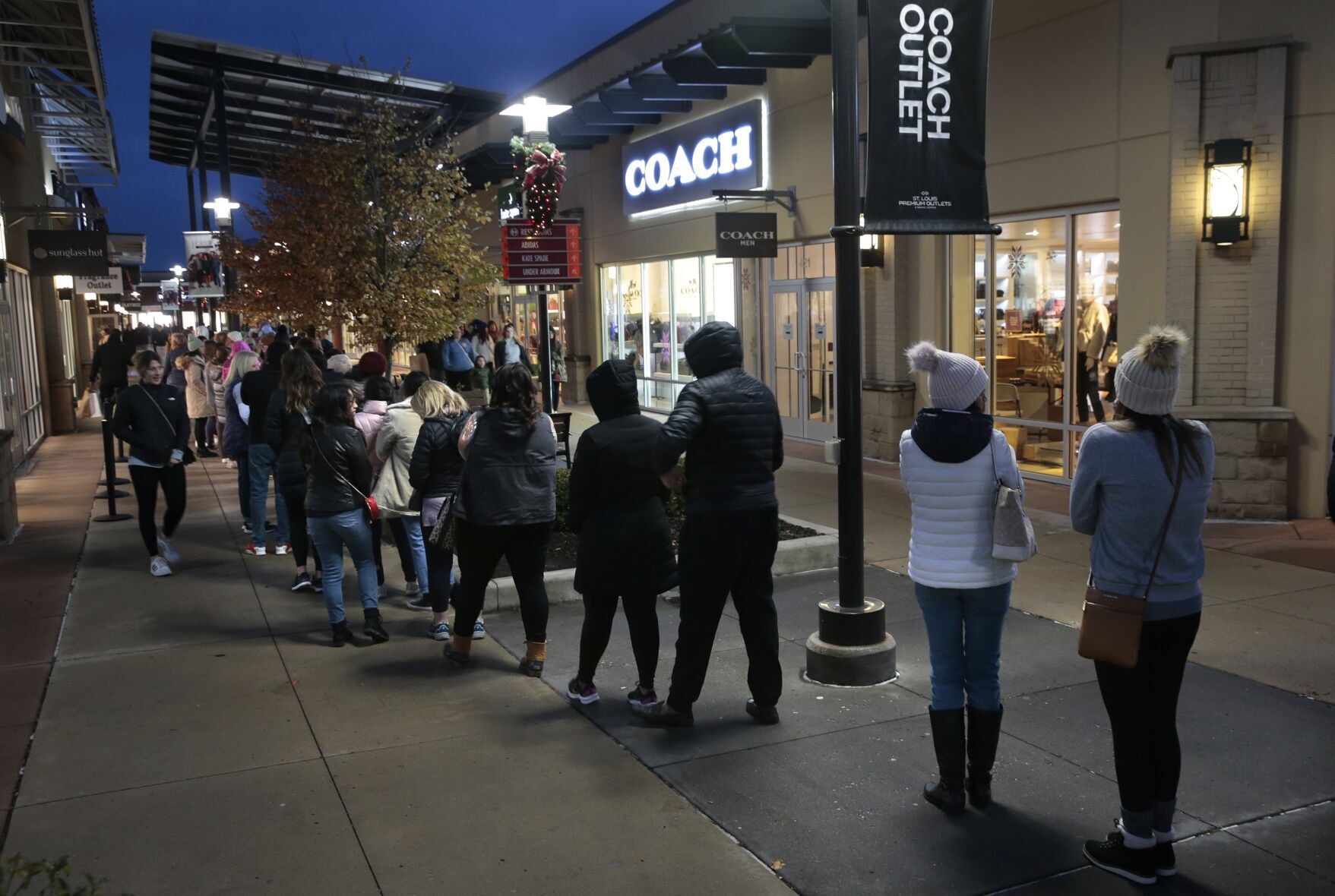 Black Friday shoppers out in St. Louis